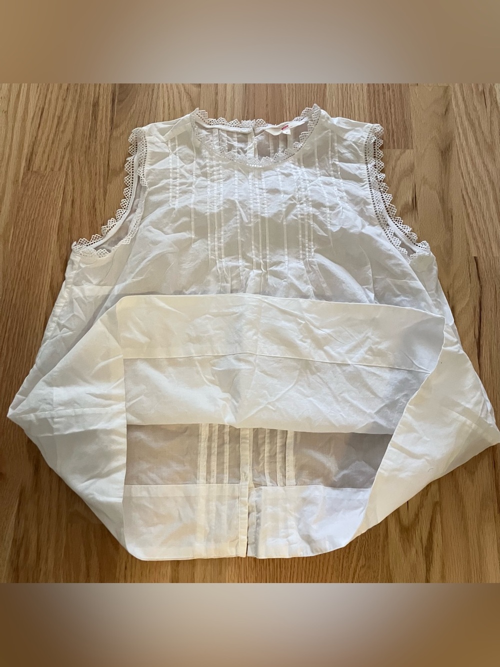 Levi's White Sleeveless Lace-Trim Blouse - Picture 3 of 8